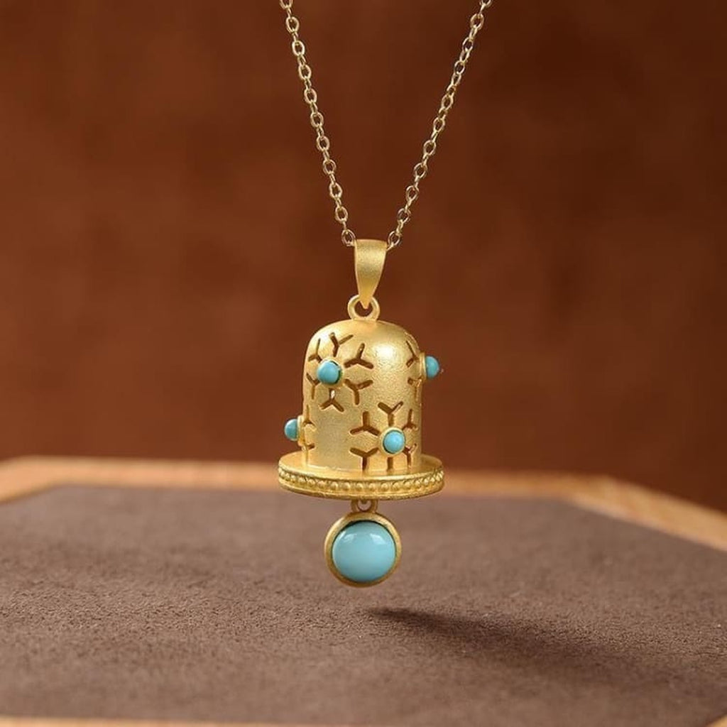 Pendentif cloche dorée et cabochons bleu turquoise, vue de face