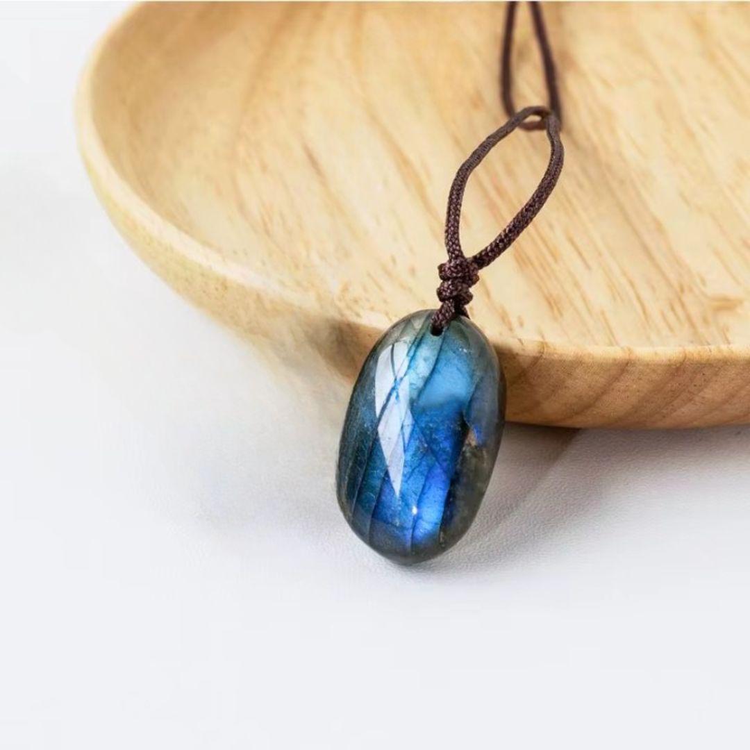 Collier avec Pendentif Labradorite Brute