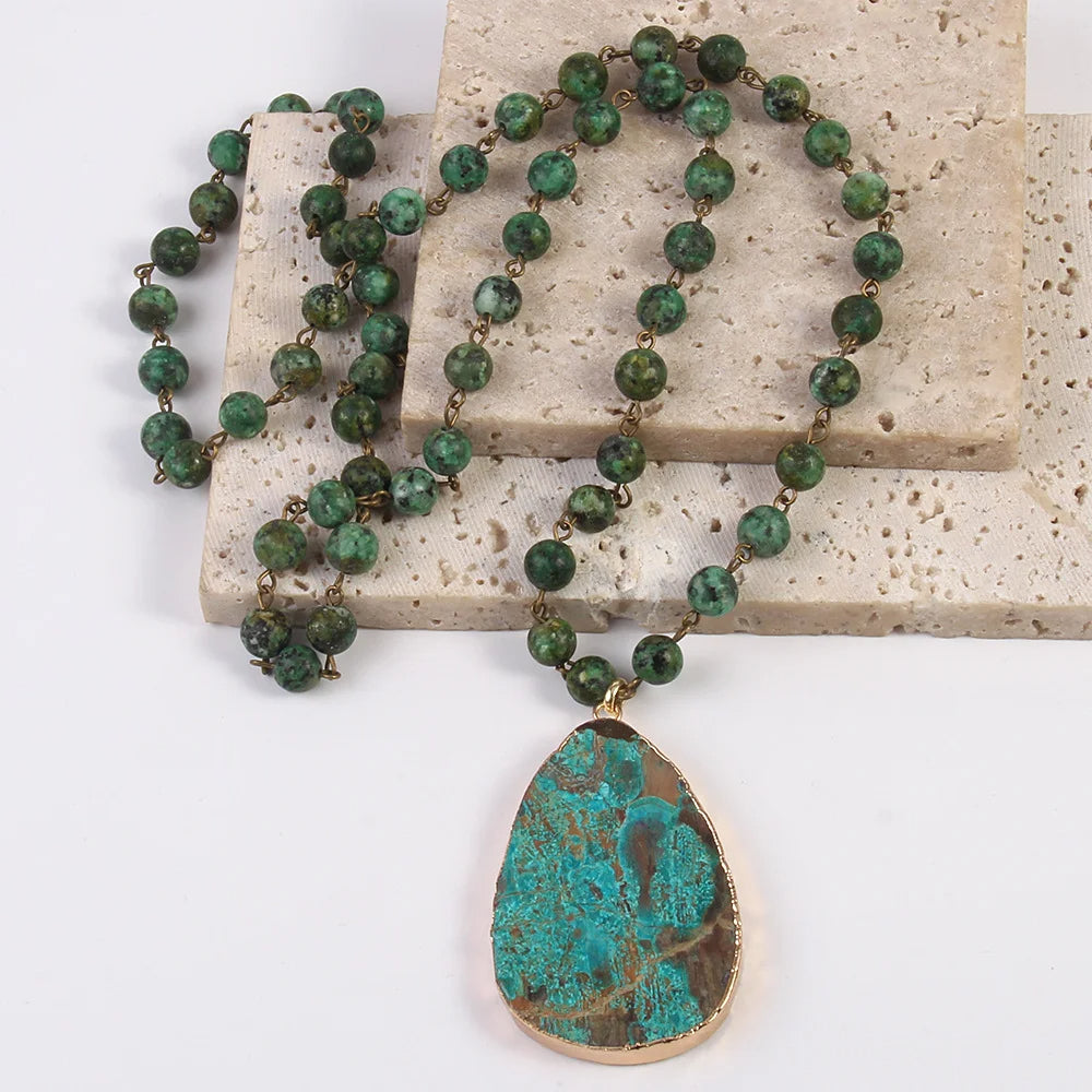 Collier de style ethnique en turquoise avec pendentif