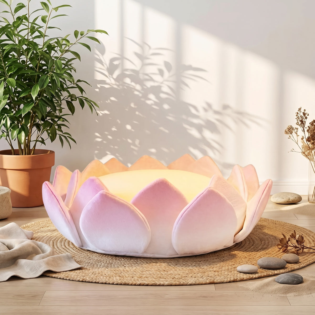 Coussin de meditation fleur de lotus dans un interieur zen - mise en situation