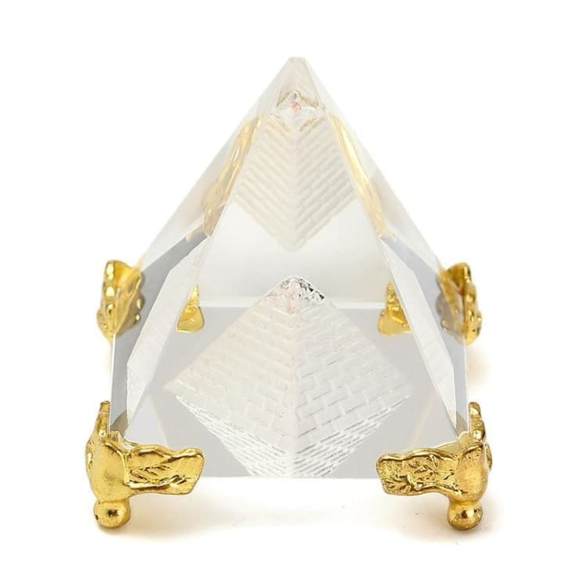 Double pyramide transparente et dorée présentée sur fond blanc