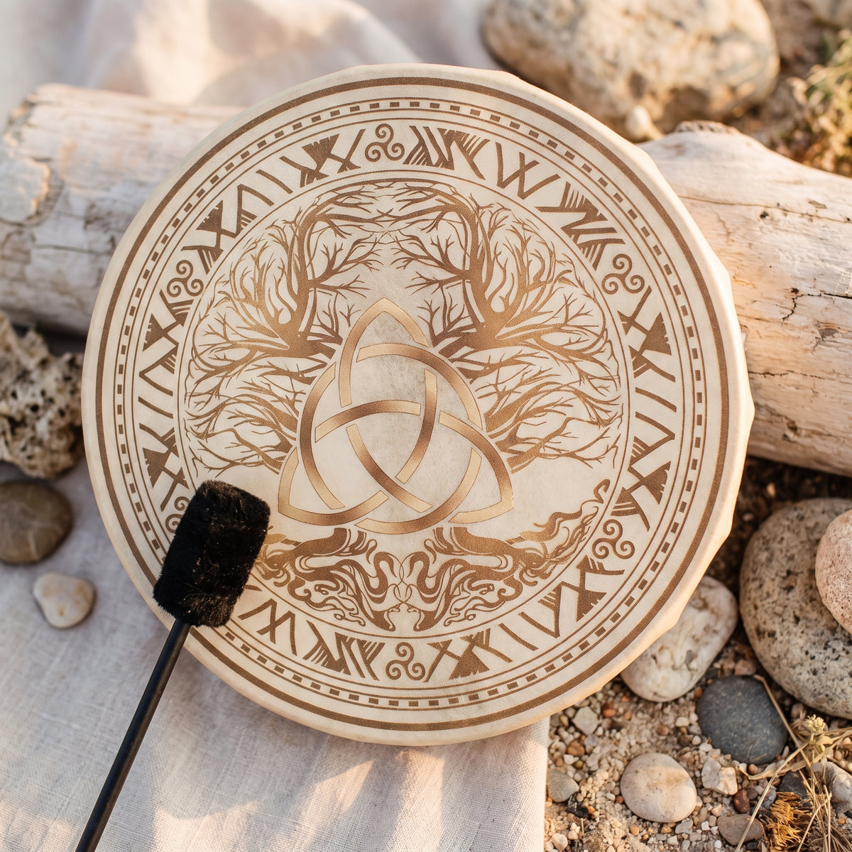 Motif triquetra et arbre de vie du tambour chamanique