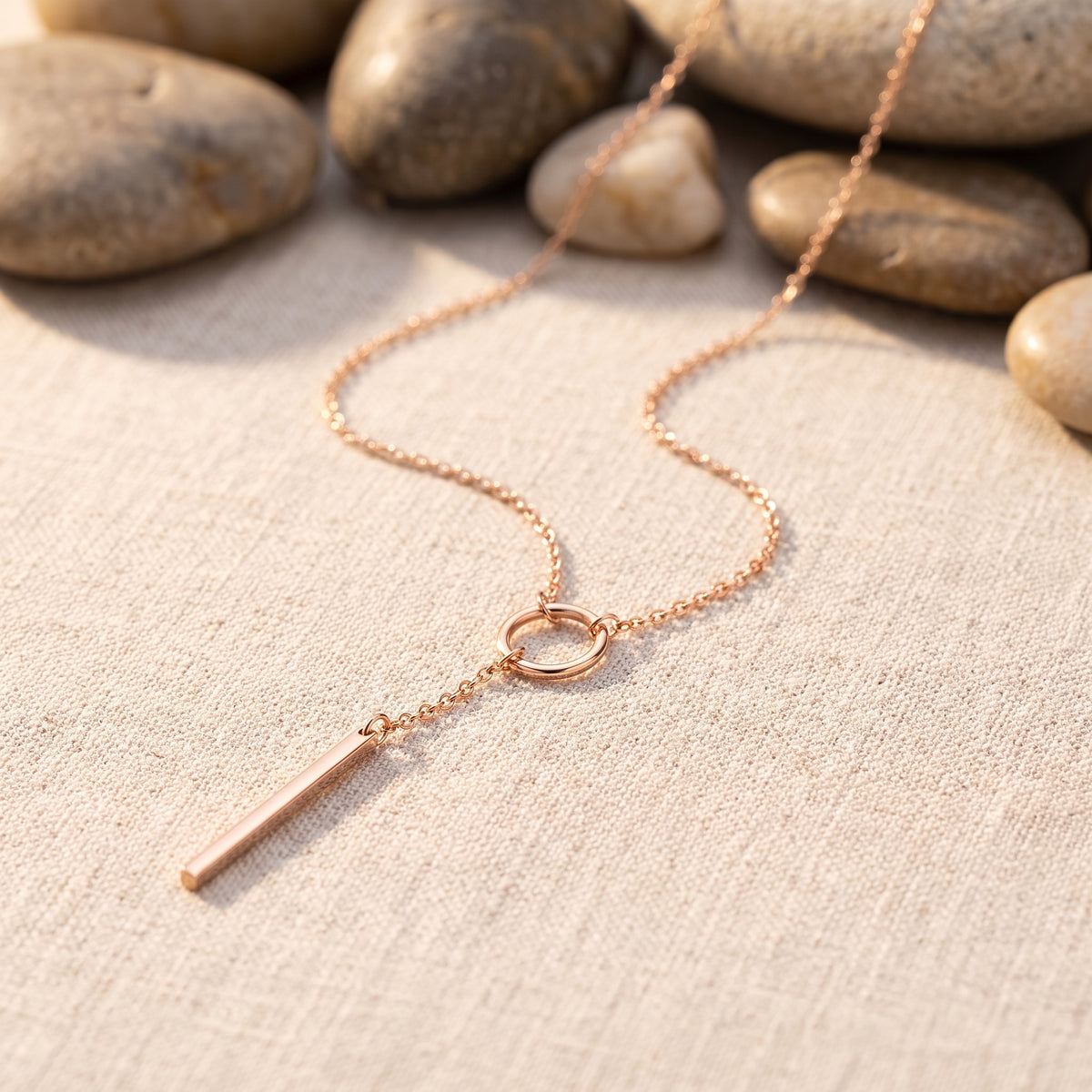 Collier lariat cycle infini finition or rosé, gros plan