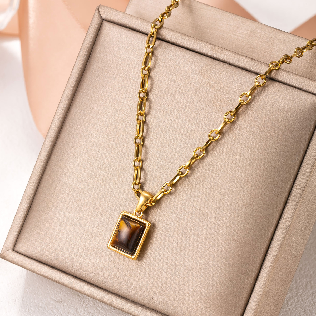 Collier pendentif carré Œil de Tigre