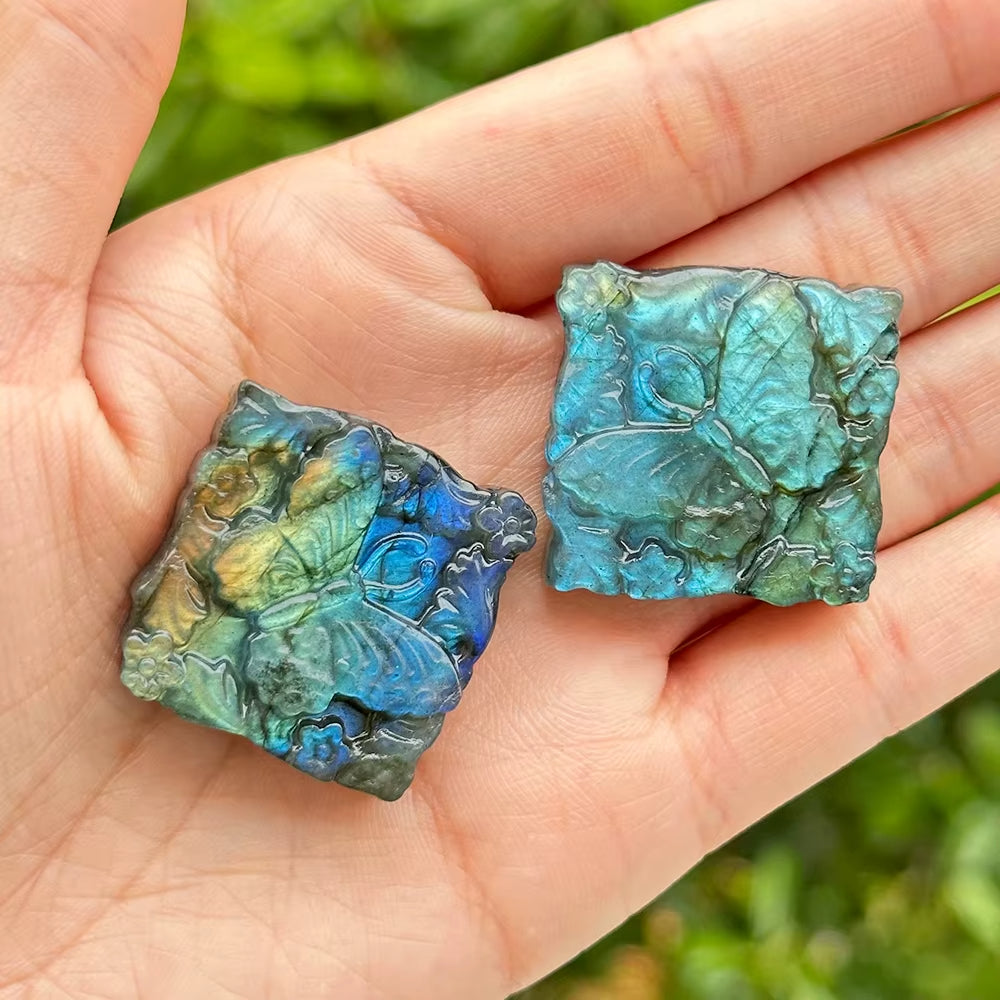 Labradorite avec Papillon Sculpté