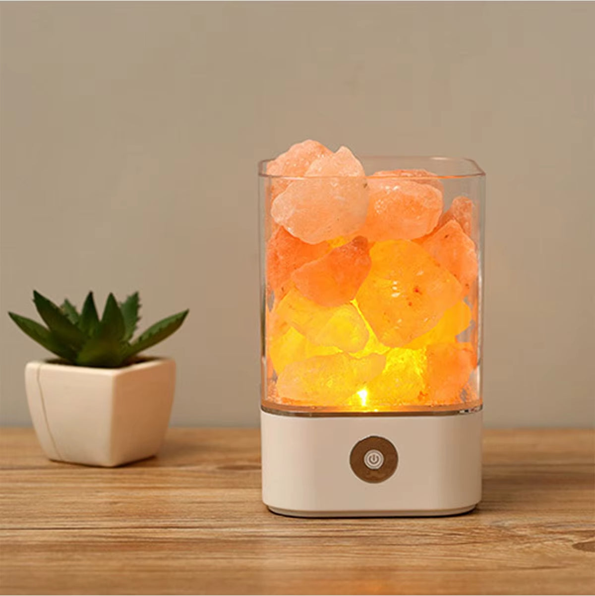 Lampe d’Ambiance Carrée avec Pierre de Sel sur un meuble en bois Image