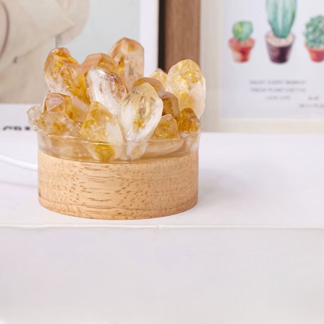 Lampe d’Ambiance avec Cristaux en Pierre Naturelle sur fond gris Image