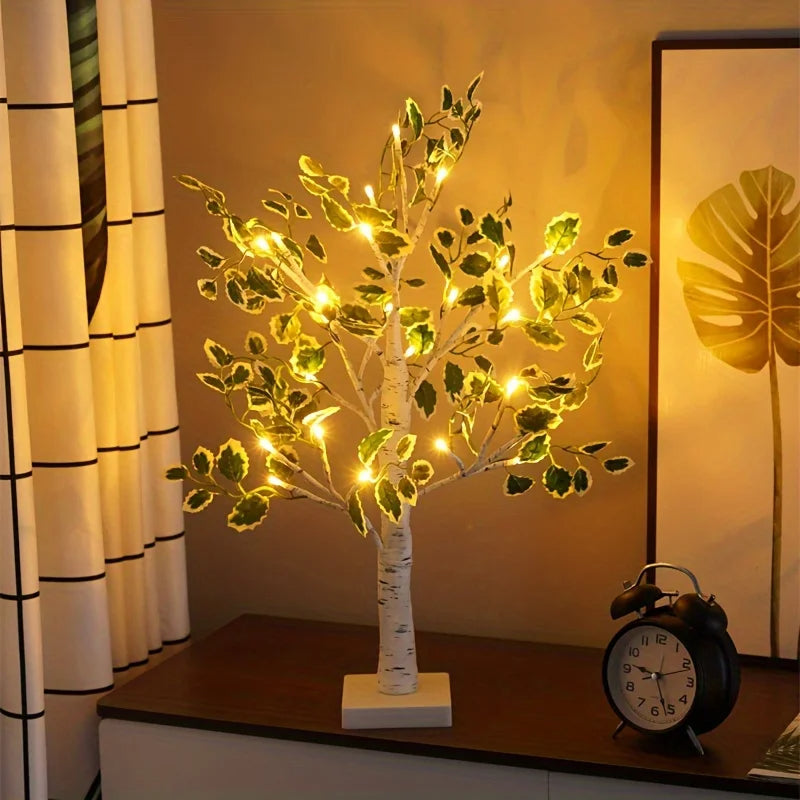 Lampe zen décorative LED en forme d'arbre sur un meuble avec un réveil à droite sur fond gris avec des rideaux à gauche et un tableau à droite