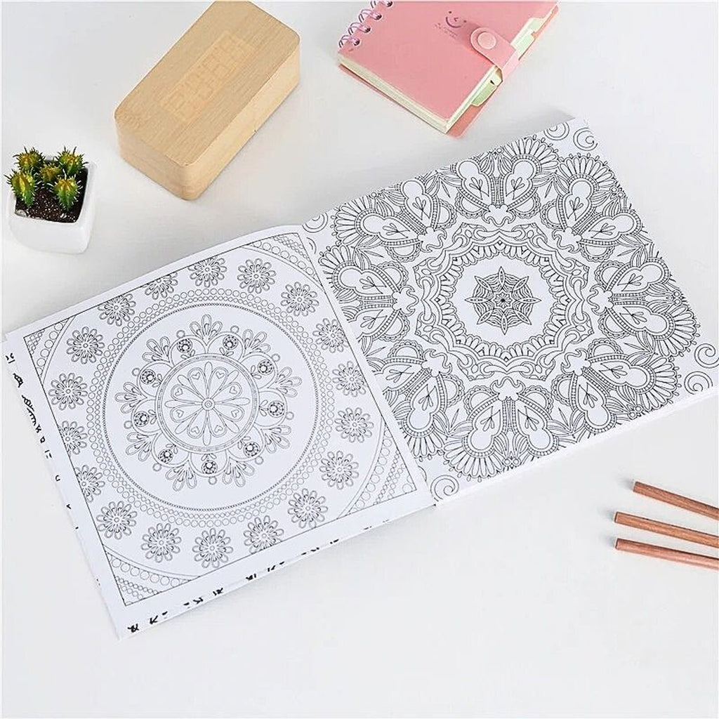 Livre de coloriage ouvert sur deux pages de mandalas