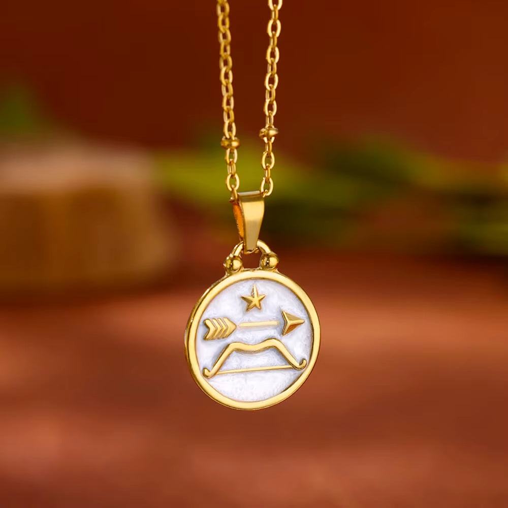 Pendentif Signe Astrologique Rond et Vintage sur fond flouté