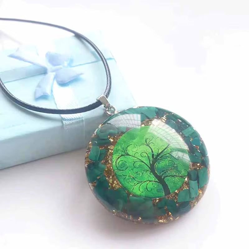 Pendentif Orgonite - Arbre de Vie sur fond blanc