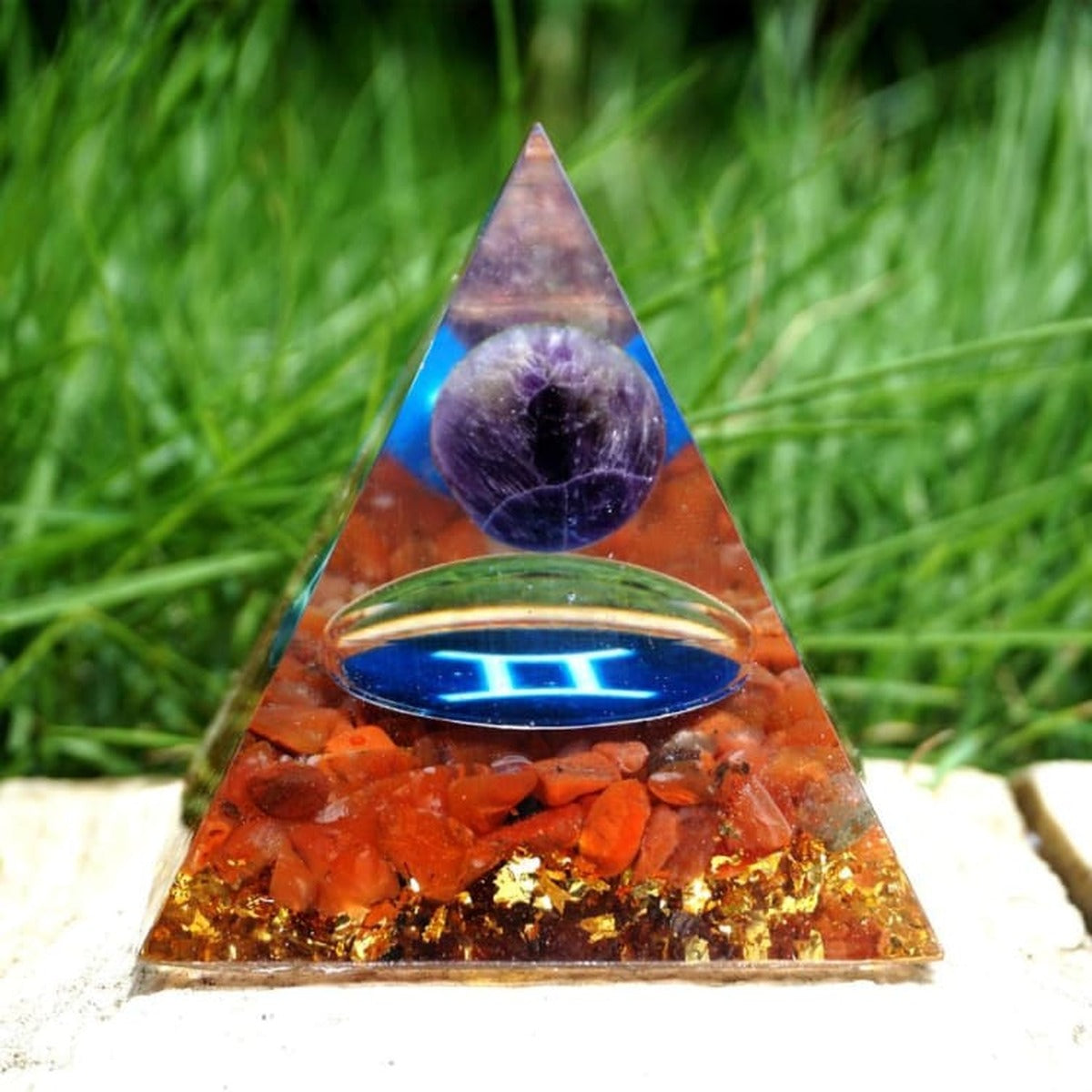 Pyramide en Orgonite Gémeaux