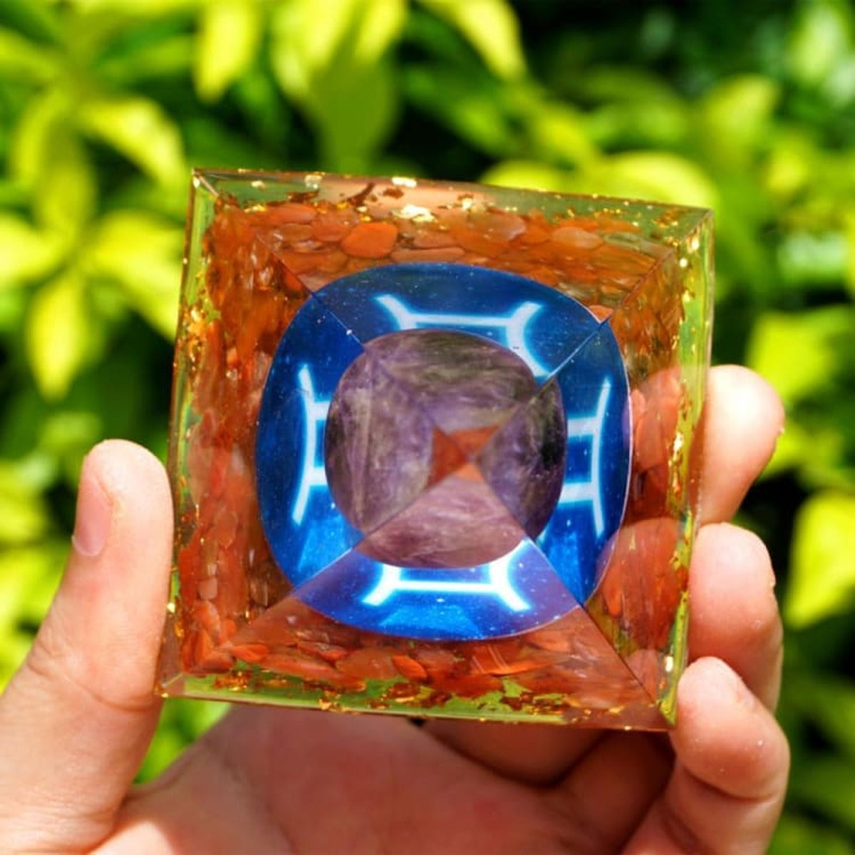 Pyramide en Orgonite Gémeaux