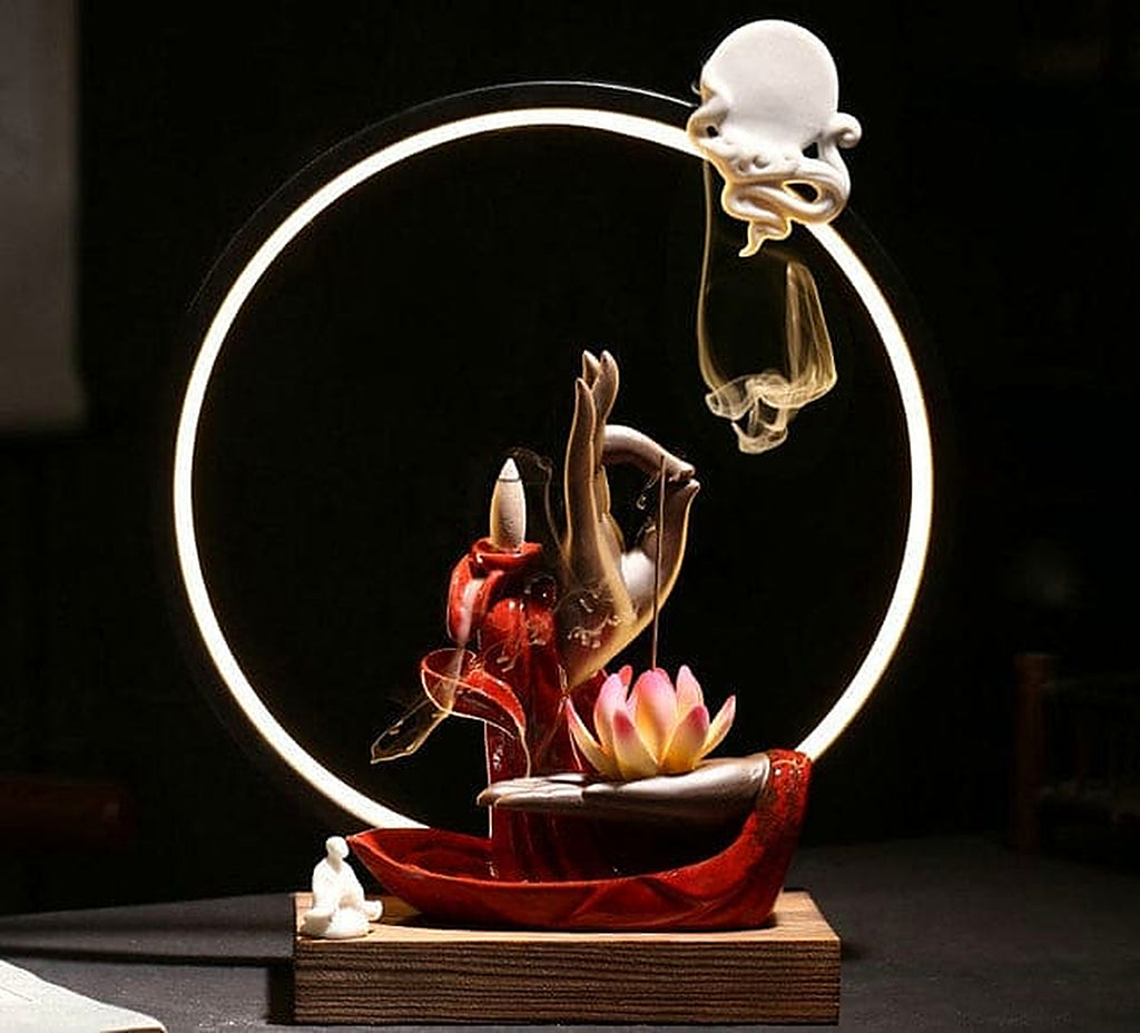Porte-encens à reflux Karana Mudrā lumineux, vue d'ensemble de la sculpture et de l'anneau LED