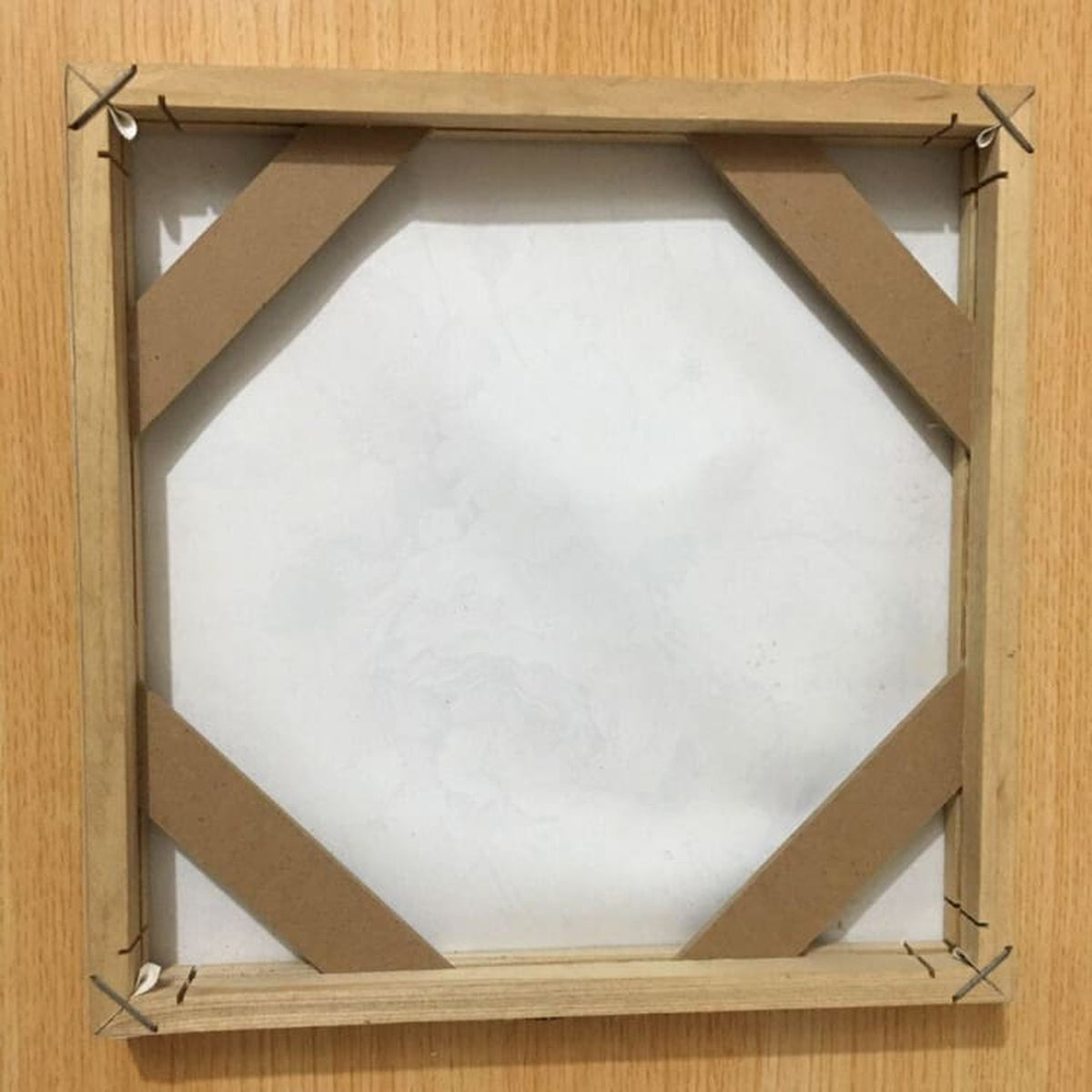 Dos de la toile montée sur son châssis en bois