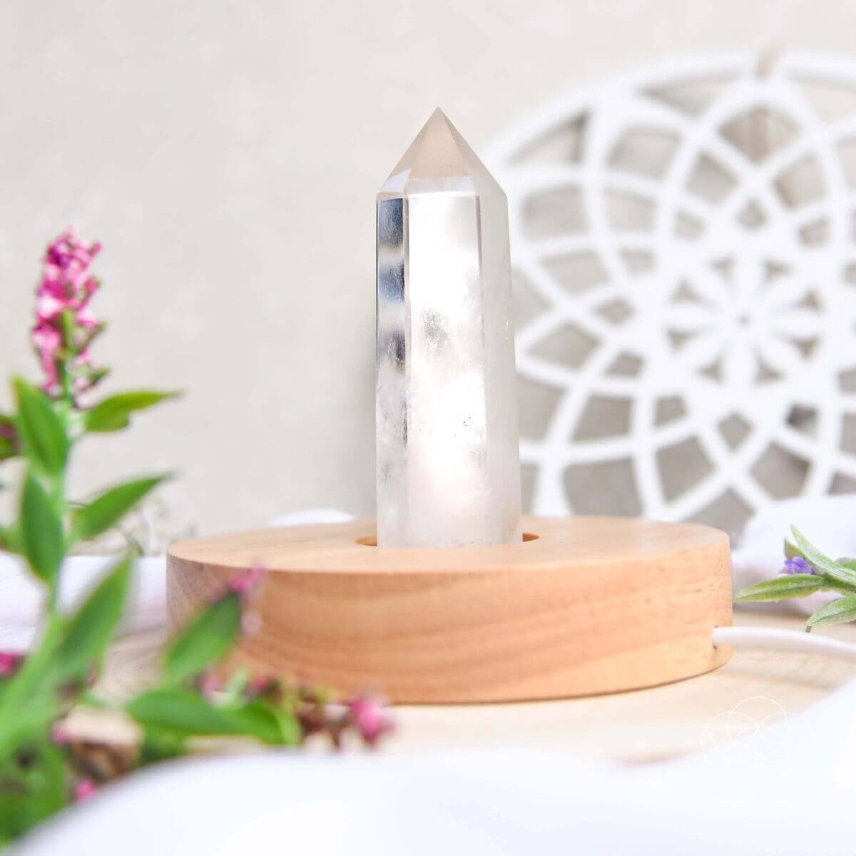 Lampe quartz sur table de chevet