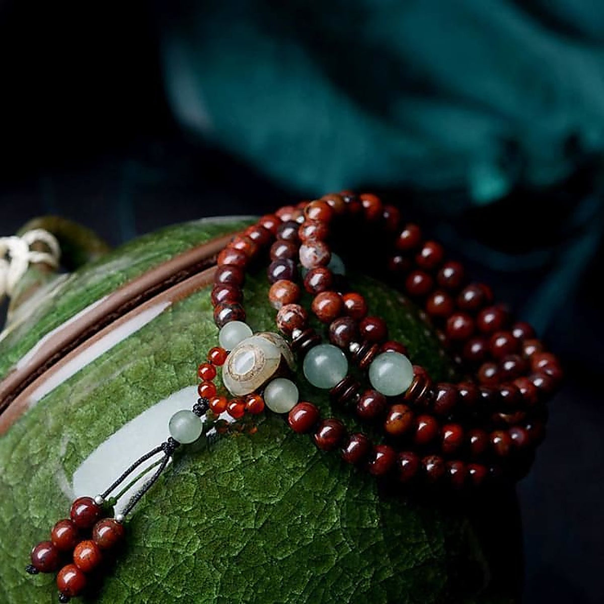 Bracelet Bouddha mala en jaspe bréchique et aventurine, perle guru gravée