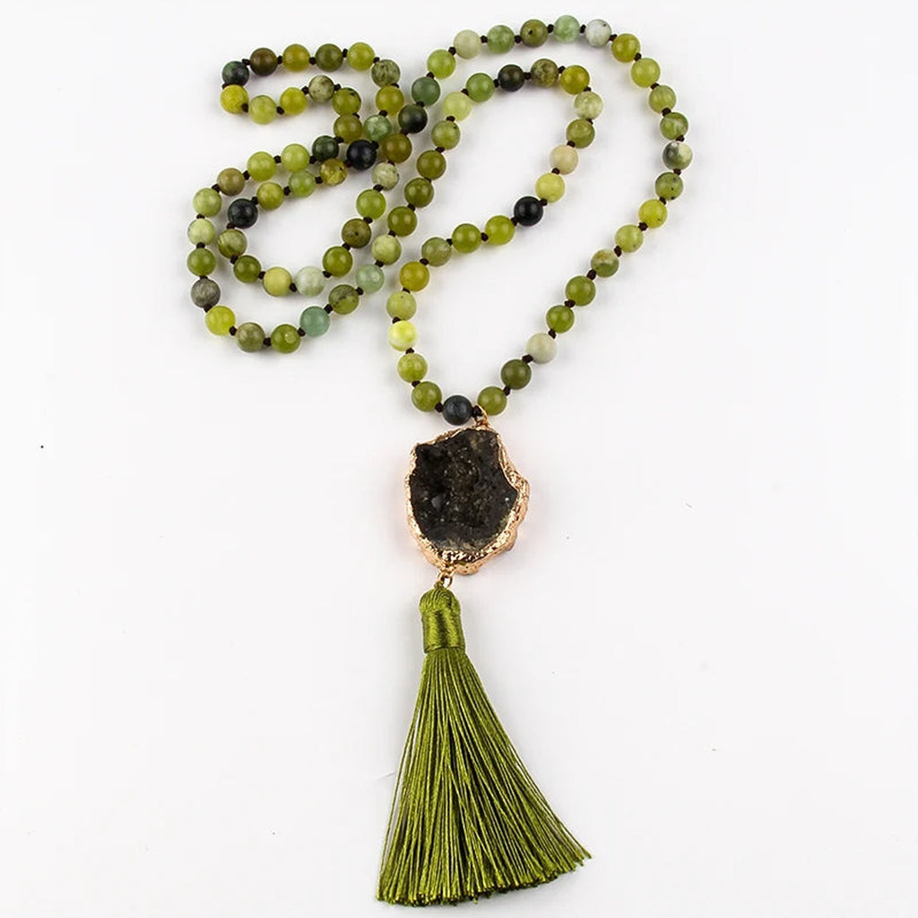Collier géode agate variante vert avec perles naturelles