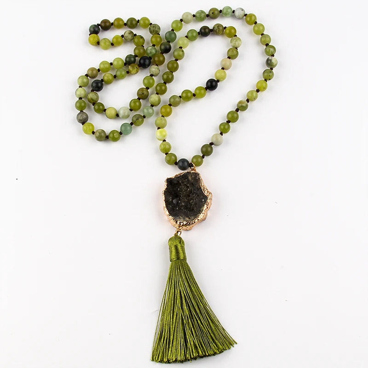 Collier géode agate variante vert avec perles naturelles