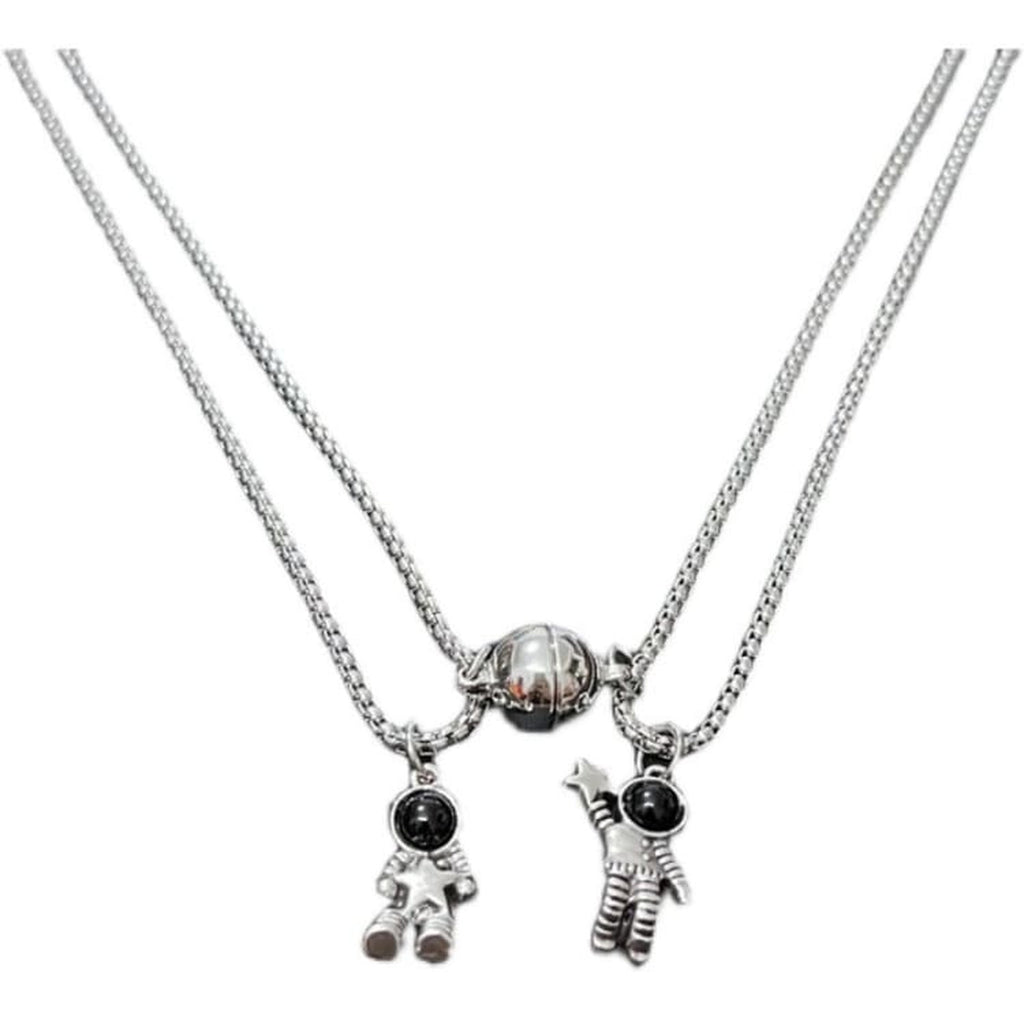Deux colliers amitié avec pendentifs astronautes magnétiques à plat