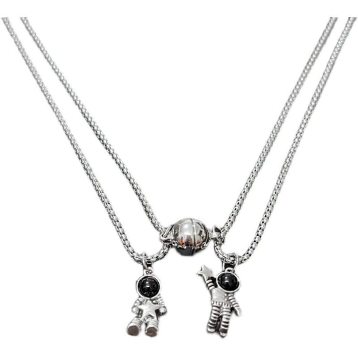 Deux colliers amitié avec pendentifs astronautes magnétiques à plat