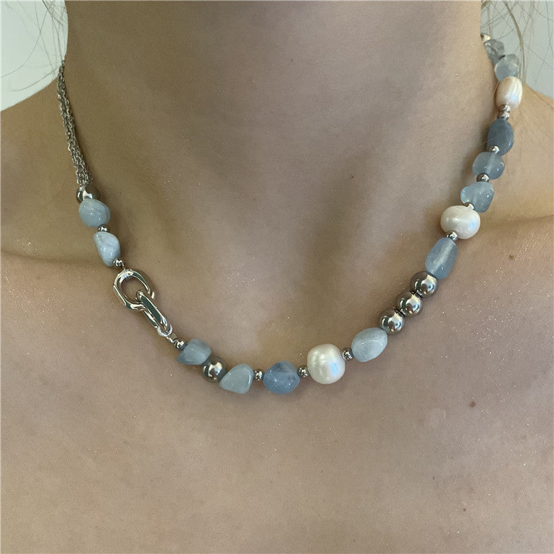 Collier en pierre naturelle bleue mélangée de perles d'eau douce