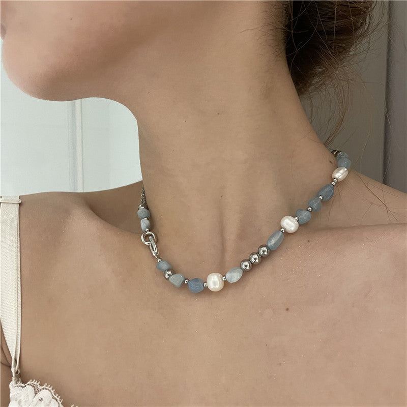 Collier en pierre naturelle bleue mélangée de perles d'eau douce