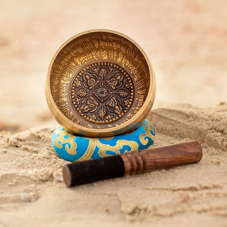 Bol tibétain chantants faits à la main avec bâton en cuir Image