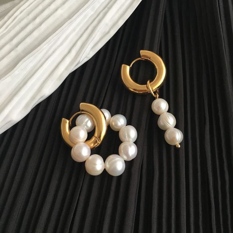 Boucles d’oreilles asymétriques en perles d’eau douce