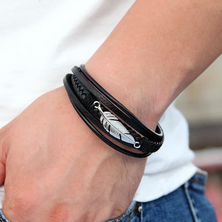 Bracelet enveloppant en cuir ’ plume d’ange ’ Image