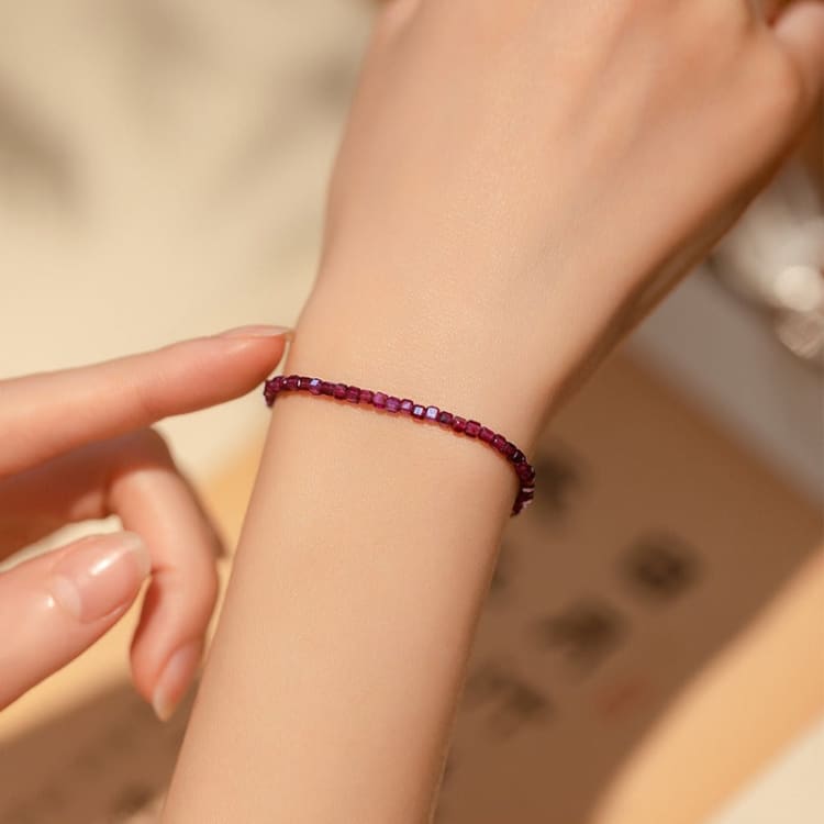 Bracelet fin en Grenat rouge Image