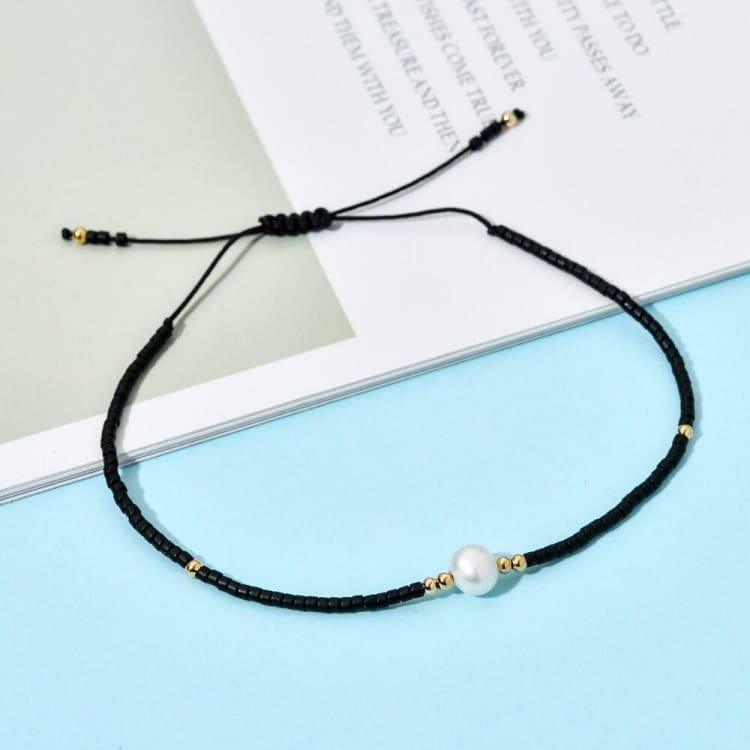 Bracelet fin en perles naturelles