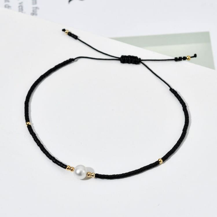 Bracelet fin en perles naturelles
