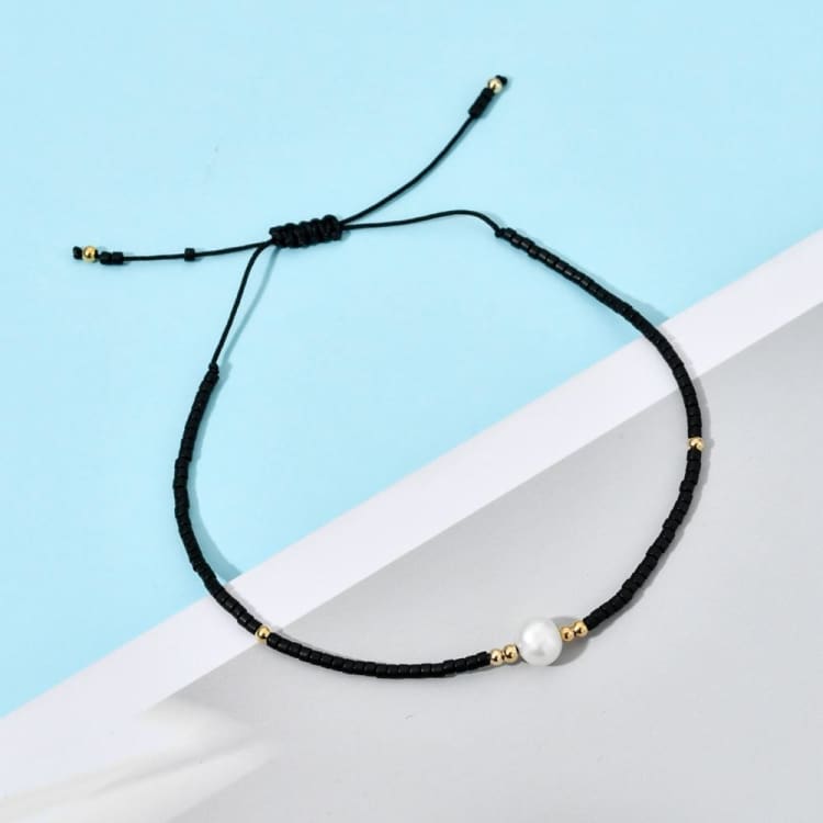 Bracelet fin en perles naturelles