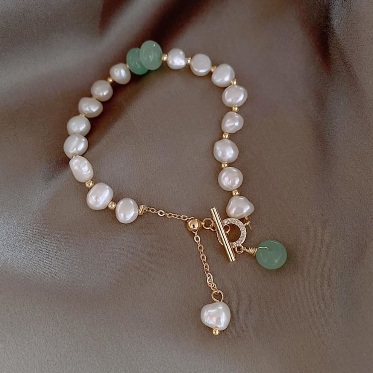 Bracelet ’Justesse d’esprit’ en perles de nacre et jade - bracelet