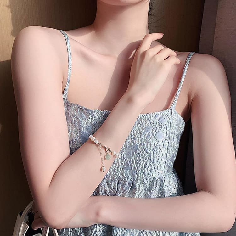 Bracelet ’Justesse d’esprit’ en perles de nacre et jade - bracelet
