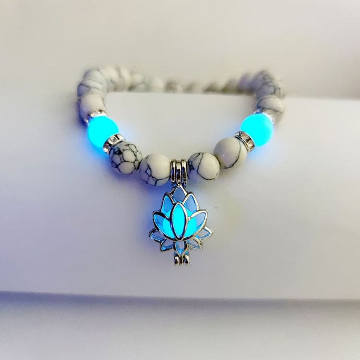 Bracelet Perles Howlite Naturel Avec Pendentif Lotus - Fait Main Sur Mesure