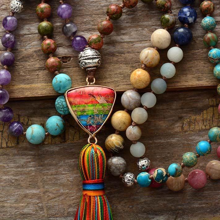 Collier 7 Chakras au pendentif en forme de triangle - Collier