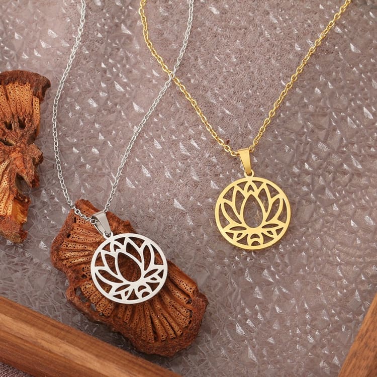 Collier ’Conscience’ orné d’une fleur de Lotus