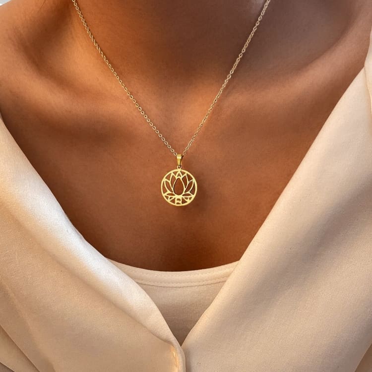 Collier ’Conscience’ orné d’une fleur de Lotus