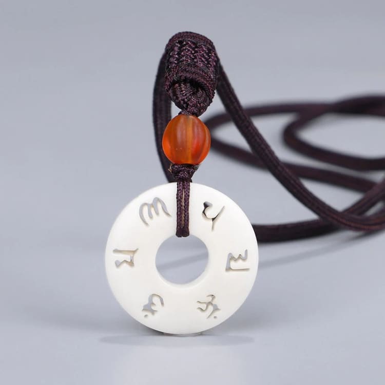 Collier du Mantra des six mots en Ivoire synthétique