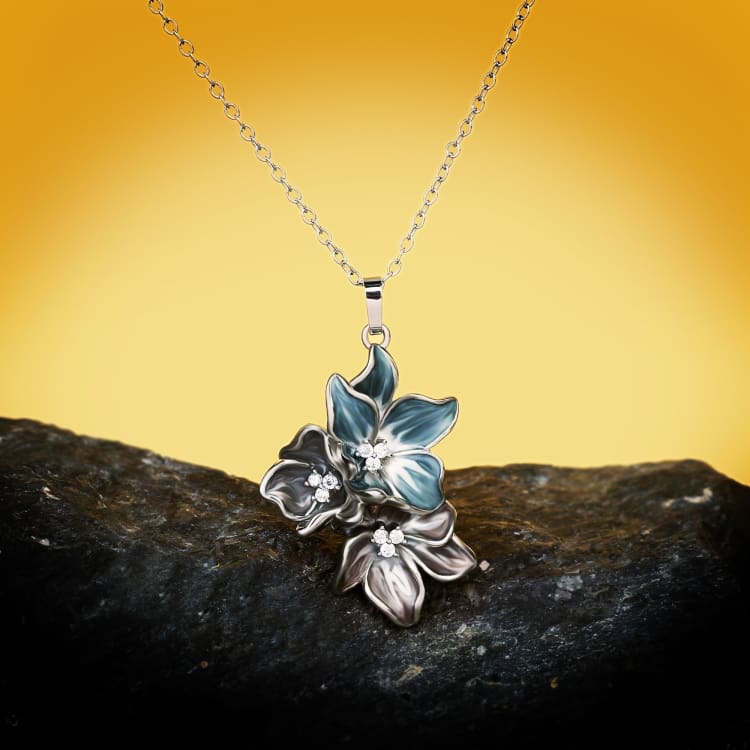 Collier éclat de la fleur de Morelle