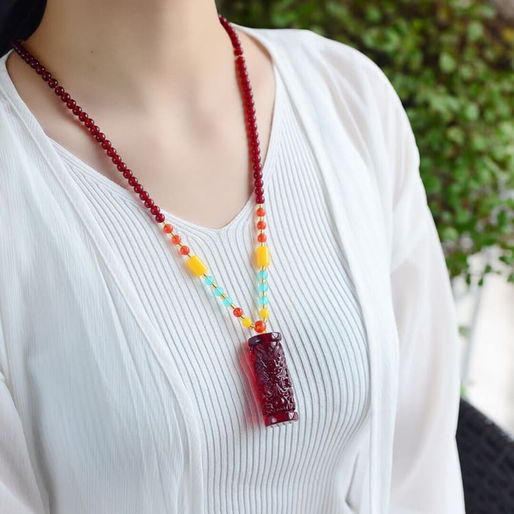 Collier en ambre ’ le porte bonheur ’