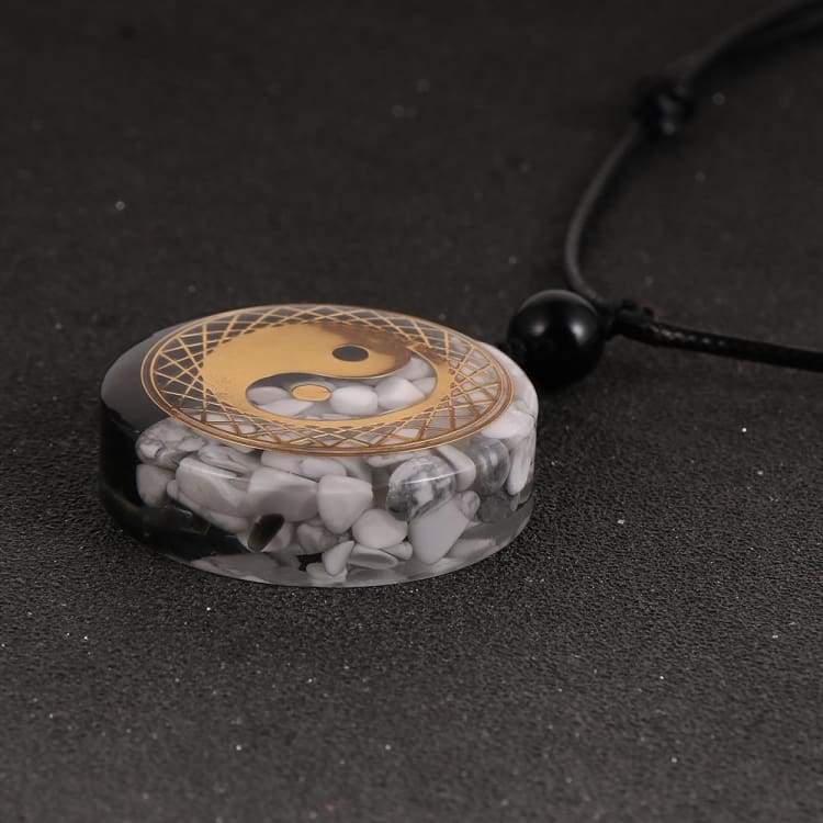 Natural Stone Chip Gravel Tai Chi Pendant Oronge Necklace Yin and Yang Black and White Orgonite Reiki Energy Pendulum Jewelry