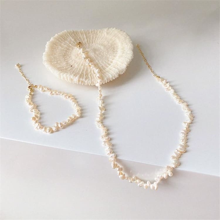 Collier en perles d’eau douce irrégulières