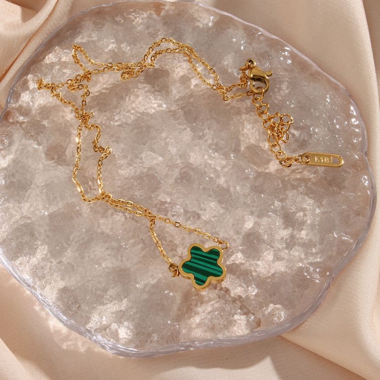 Collier pendentif trèfle à quatre feuille