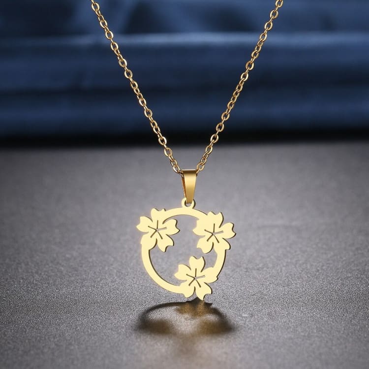 Collier ’Renouveau’ orné de Fleurs du cerisier
