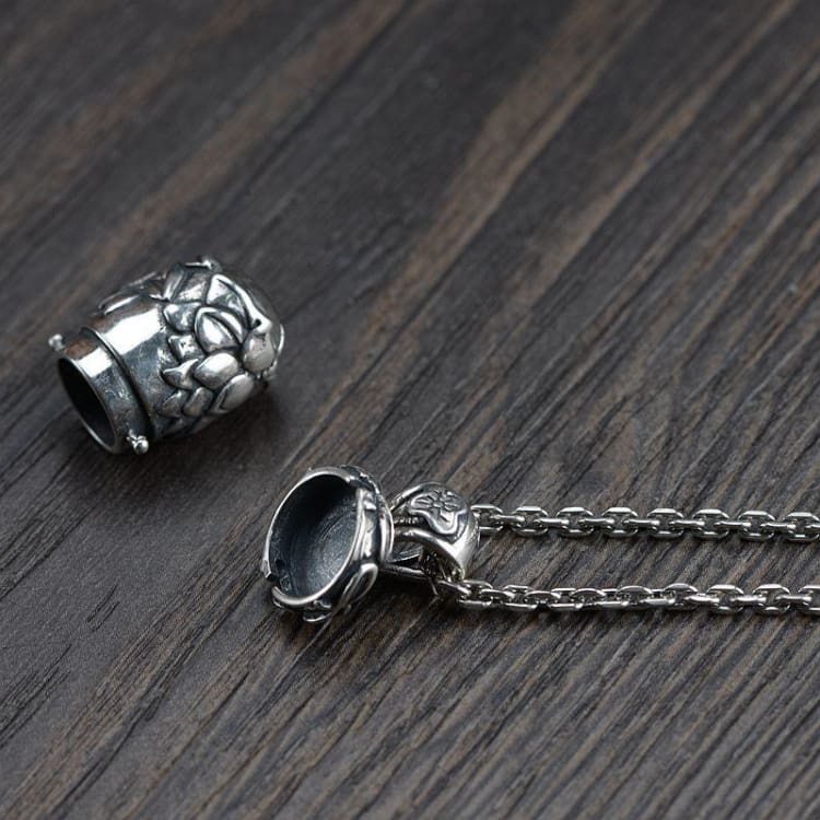 Médaillon prière bouddhiste ’Renaissance du lotus’ - collier