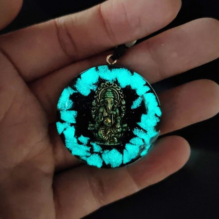 Pendentif en Orgonite et Obsidienne du Dieux protecteur. - Collier