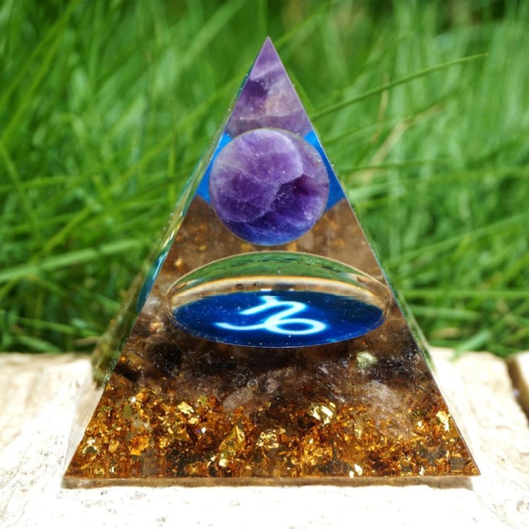 Pyramide du Zodiac en Orgonite symbole du Capricorne - Décorations